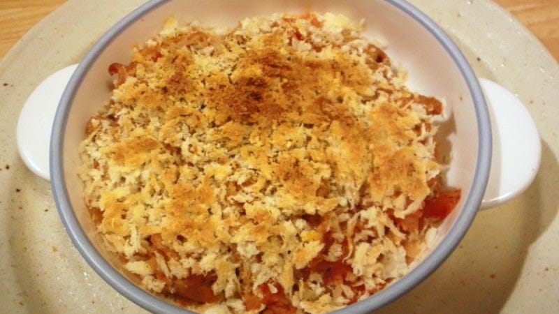 豚白モツのトマト煮込みのグラタン風
