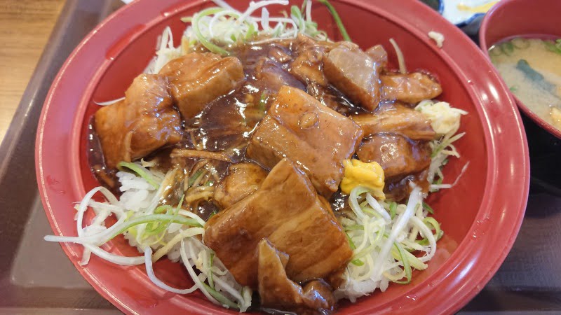 どうしたすき家 飯のクオリティが高くなってないか 本格中華の豚角煮丼 野郎飯 適当レシピと美味い店