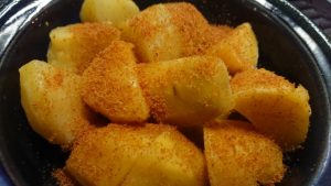 たっぷりバターを染み込ませて食べる、ジャガバタボッタルガ