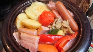 ジョンソンヴィルのソーセージを豪快に使った土鍋ポトフ