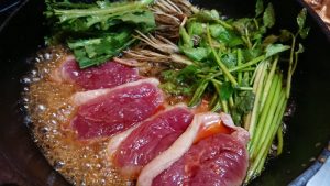 芹と春菊で食べる、鴨すき焼き