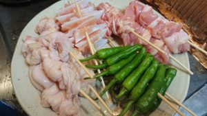 焼き鳥の仕込み