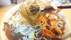 カレーラーメン麺あげ