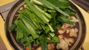 ニラだらけの豚モツ鍋