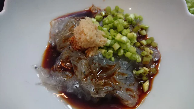 野朗飯流・生しらすをつまみとして喰らう。