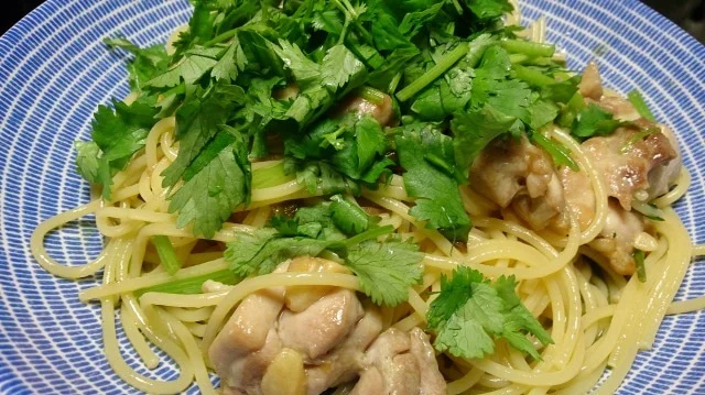 野郎飯流・鶏とパクチーのスパゲッティ　軽くアジア風