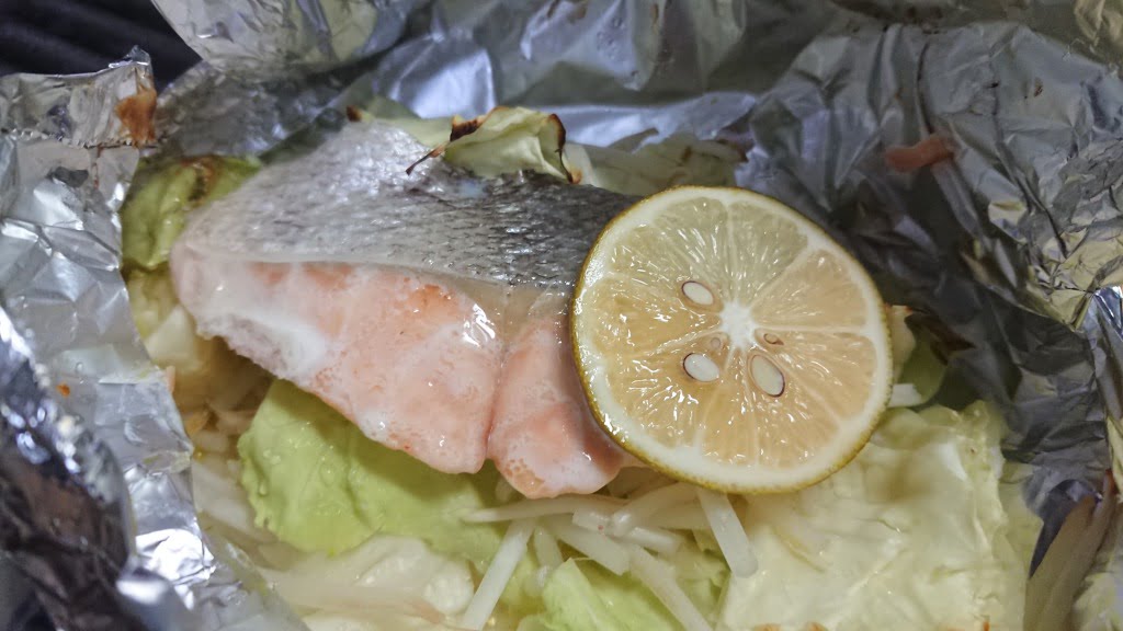鮭塩バターレモンホイル焼き