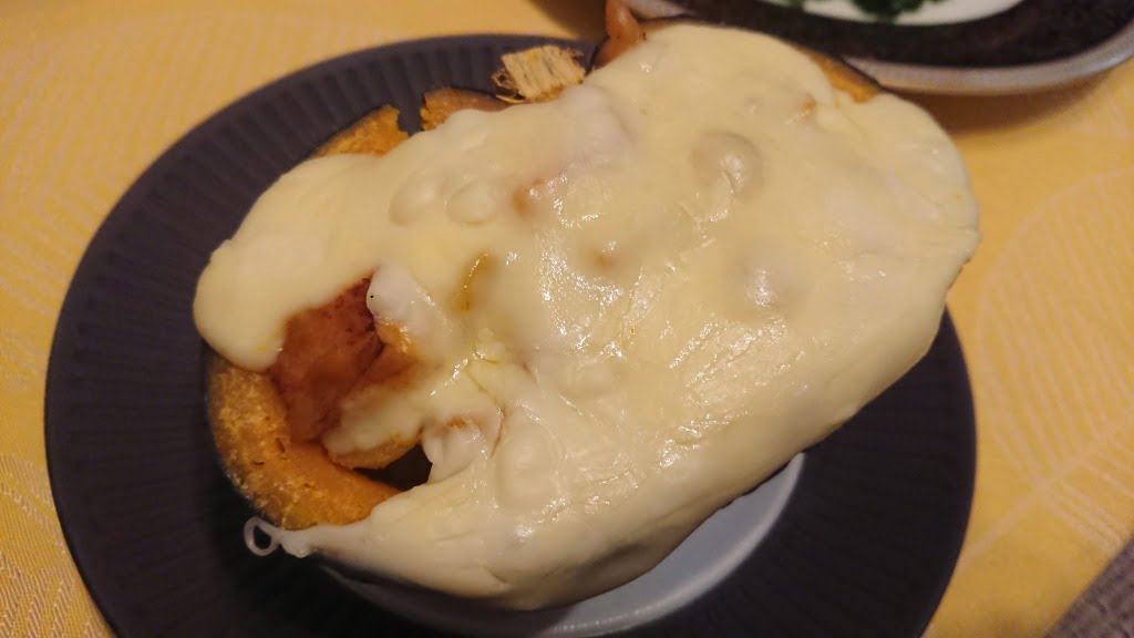 かぼちゃを器にしたかぼちゃのグラタン