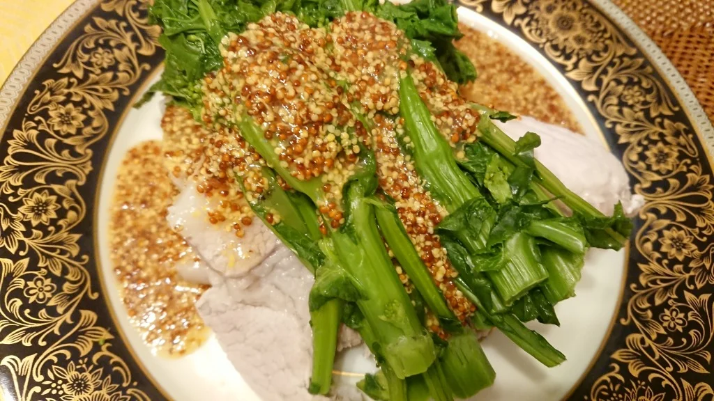 茹で豚と菜花の粒マスタードソース