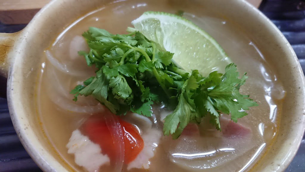 ライムとパクチー香るアジア的な具沢山スープ