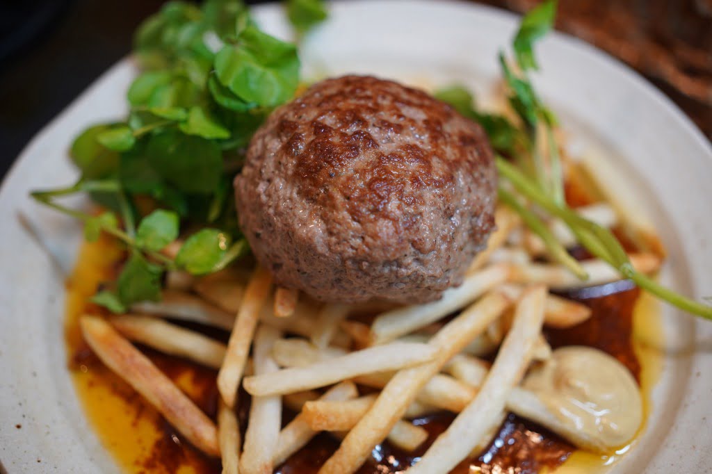 デミグラスソースで食べるジャンクなステークアッシェ