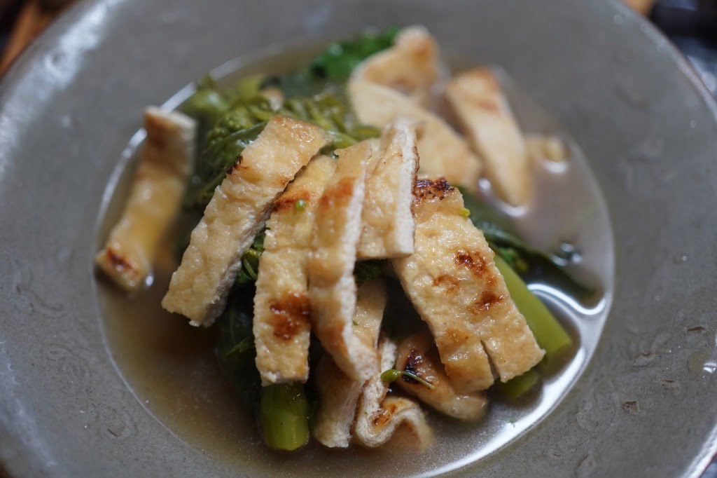 焼いた油揚げと菜の花を炊いたやつ 野郎飯