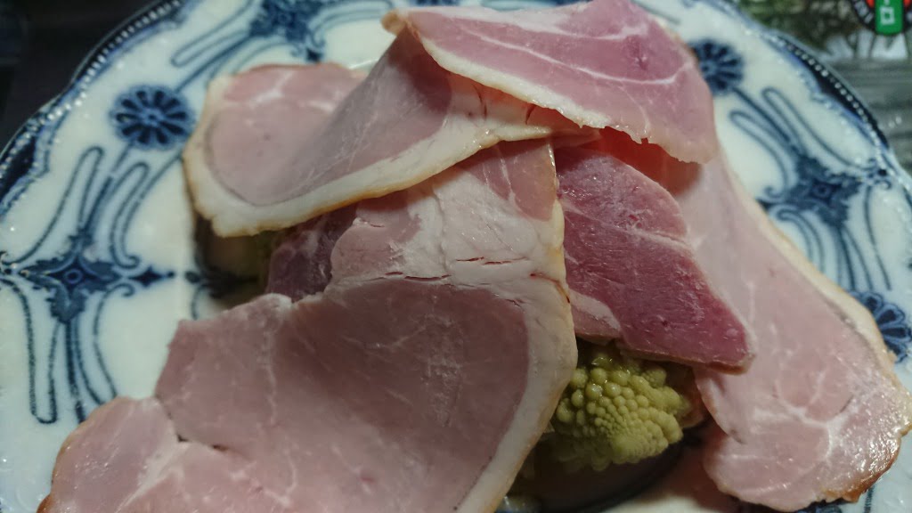 ロマネスコとロースハムのサラダ