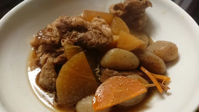 野郎飯流・牛バラ肉と大根とこんにゃくの煮物