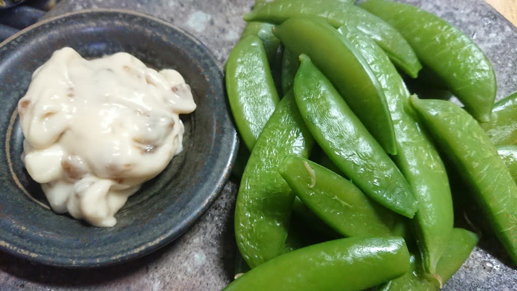 茹でスナップえんどうといぶりがっこマヨネーズ