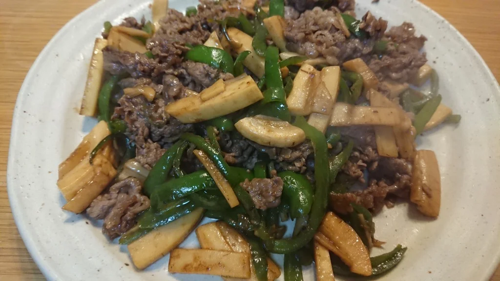 ジャガイモとピーマンと牛肉のオイスターソース炒め