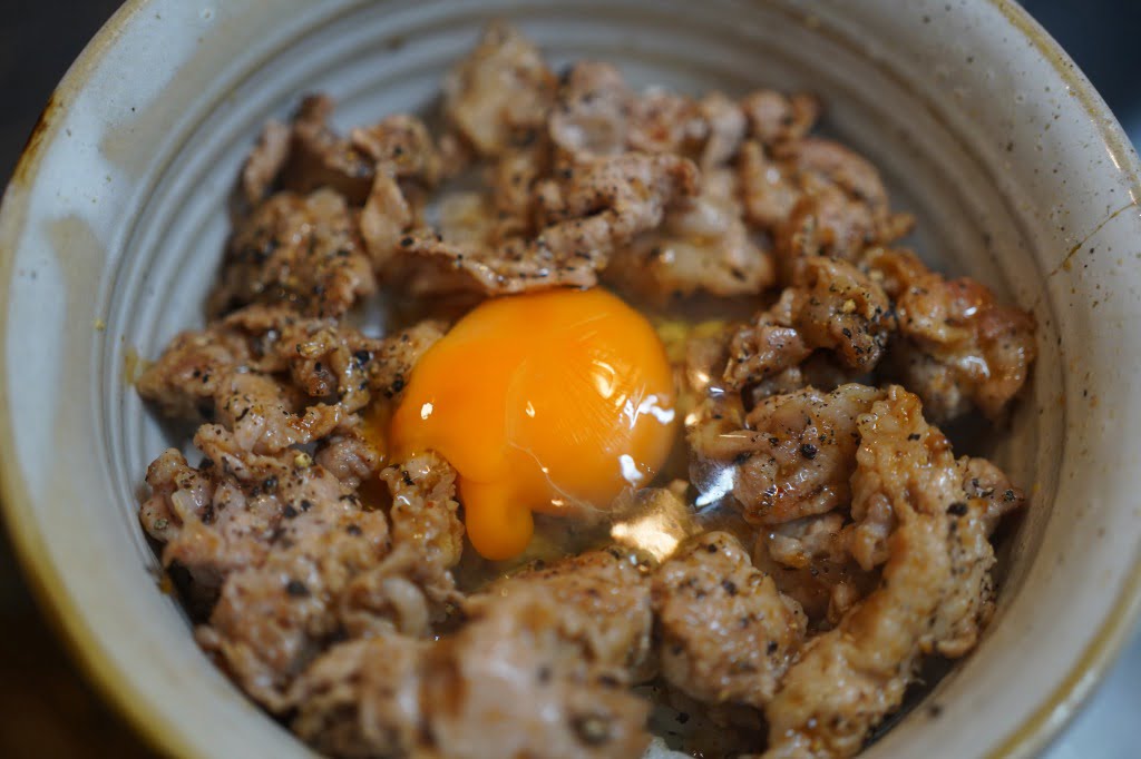 賄い豚黒胡椒焼き卵かけご飯