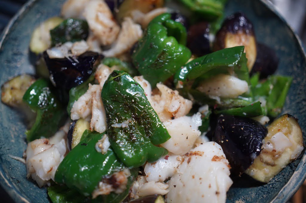 あぶらかれいと茄子とピーマンの黒胡椒炒め