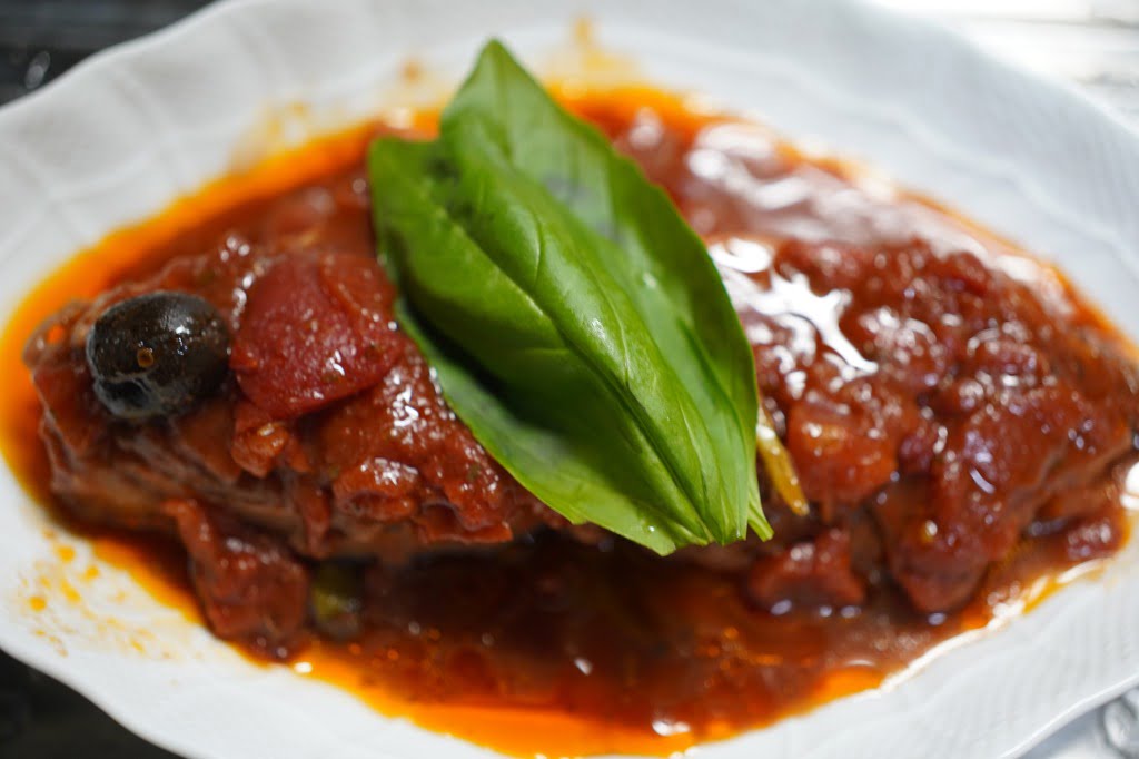 豚バラ肉と黒オリーブのトマト煮