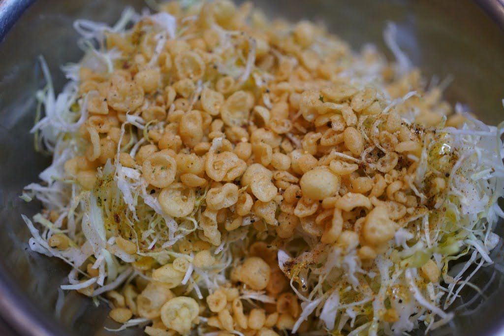 ボウルのまま直で食べる、ほりにし揚げ玉無限キャベツ