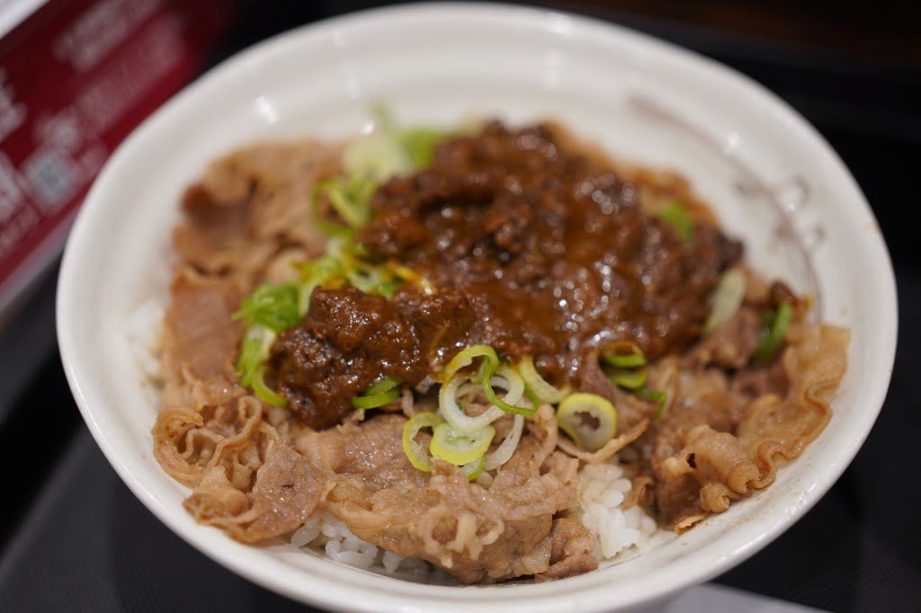 松屋のスパイシーキーマ牛めし