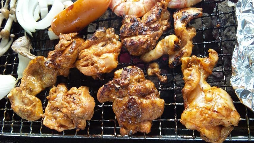 キャンプで食べるチキンティッカ（タンドリーチキン）