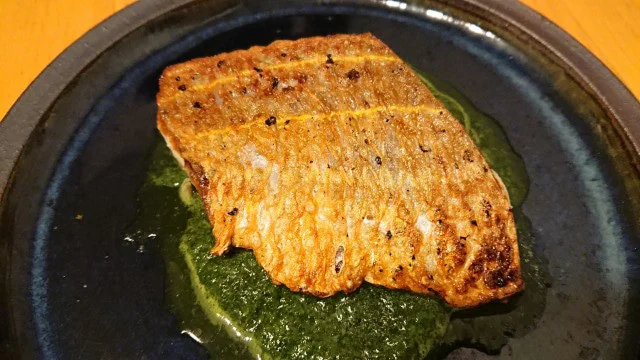 野郎飯流・イトヨリ 塩焼き 野生クレソンと日本酒と醤油のソース