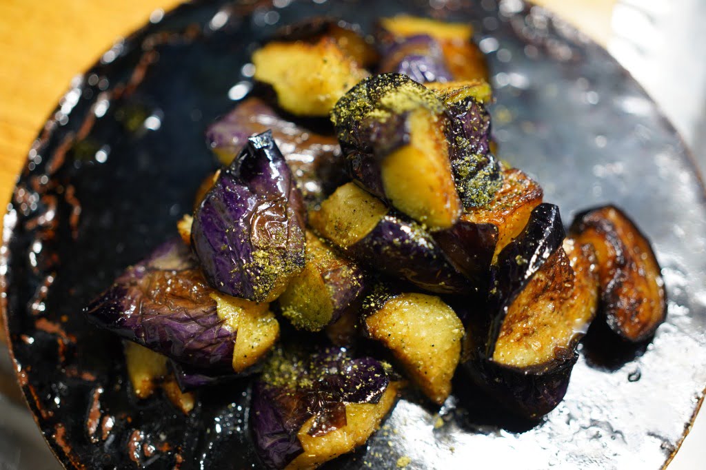 伊予なすの素揚げ山椒塩