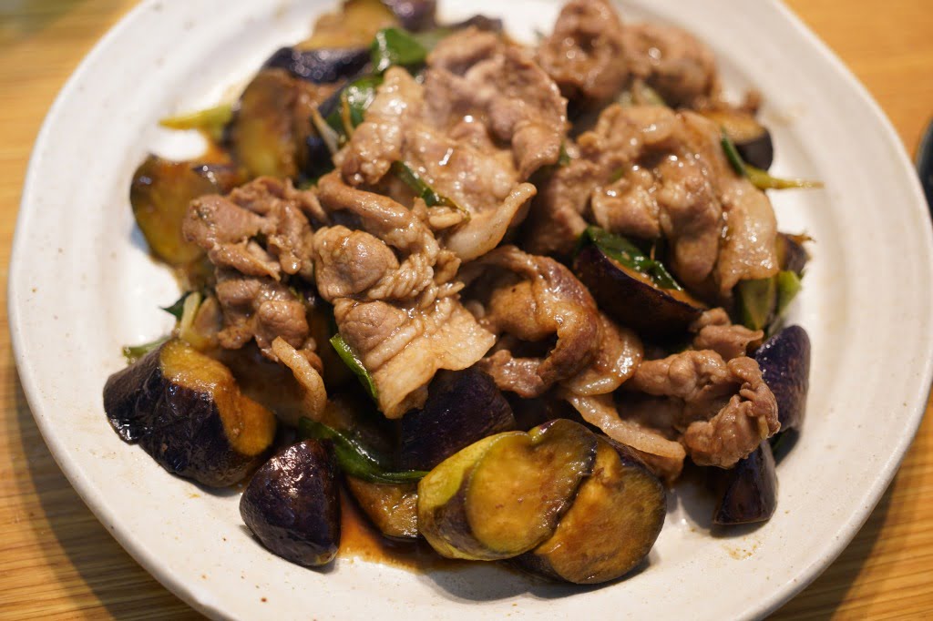 ご飯泥棒必至、茄子と豚肉と九条ネギのたまり醤油炒め