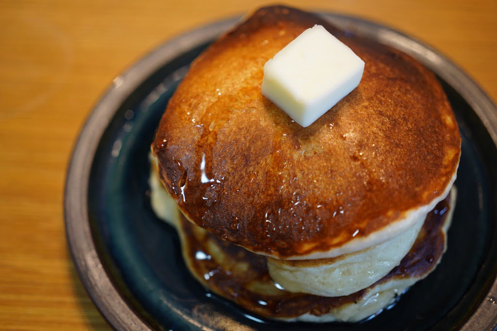 蜂蜜とくるみと発酵バターのホットケーキ
