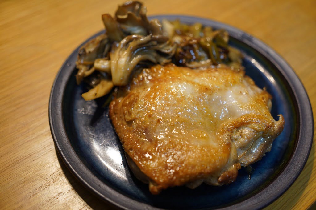 そこそこに柔らかく箸が止まらない 鶏もも肉と葱と舞茸の焼きポン酢煮 野郎飯