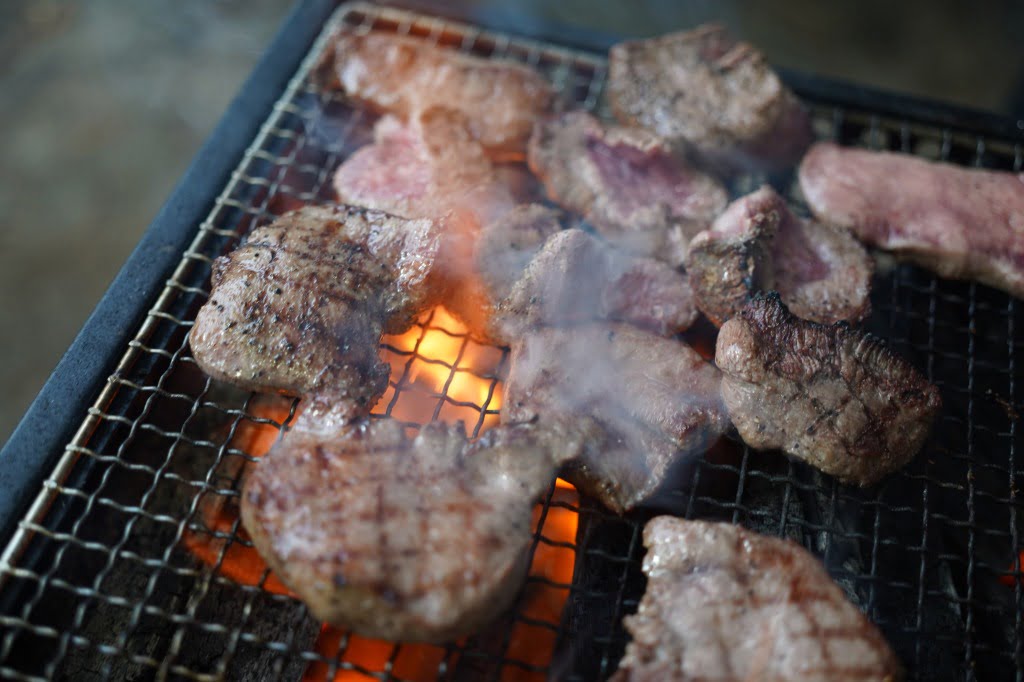 コストコの牛タンで作る厚切りペッパータン炭火焼き