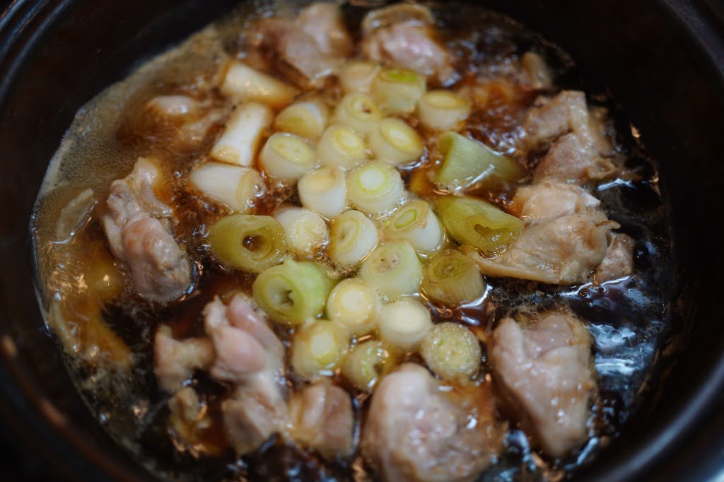 料理酒に漬け込んだ鶏モモ肉を使ったねぎま鍋