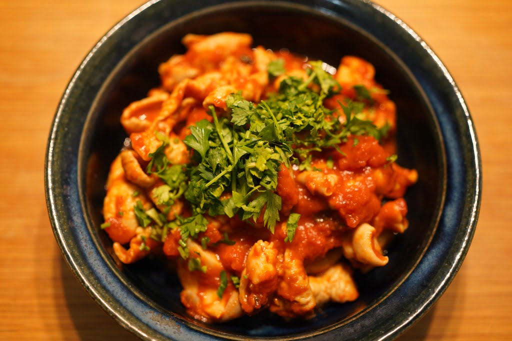 後でスパゲッティソースにもなる、豚もつトマト煮