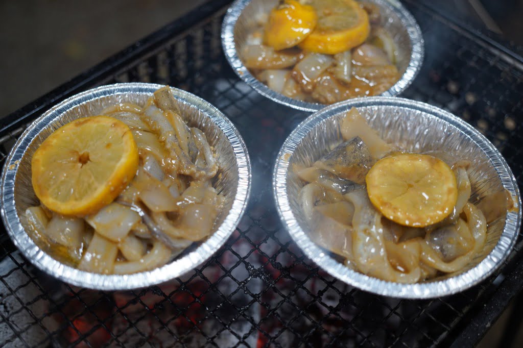 野外で作るイカわたレモン焼き