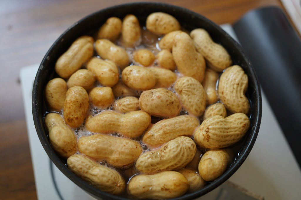 キャンプとかでもやってしまう、生落花生の塩茹で