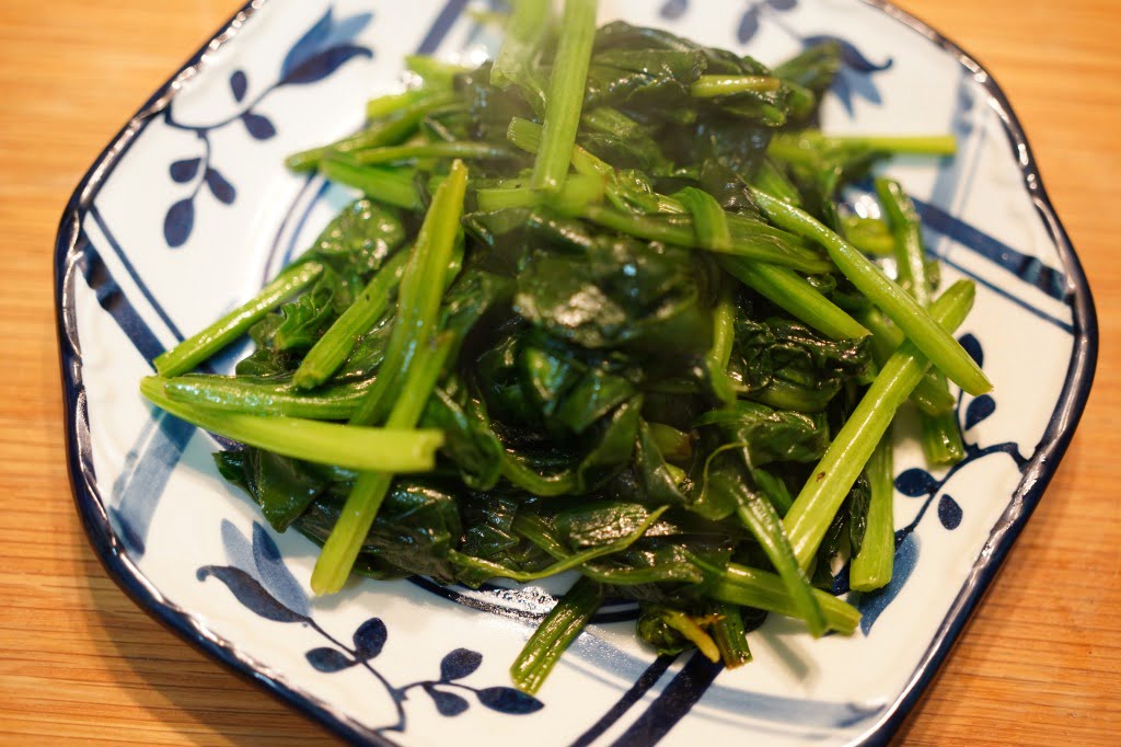 あと入れバターで風味を立たせる、ほうれん草バター炒め