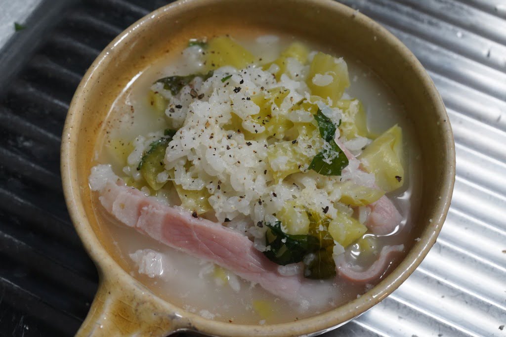 くたくたブロッコリー茎と生ハムの雑炊風
