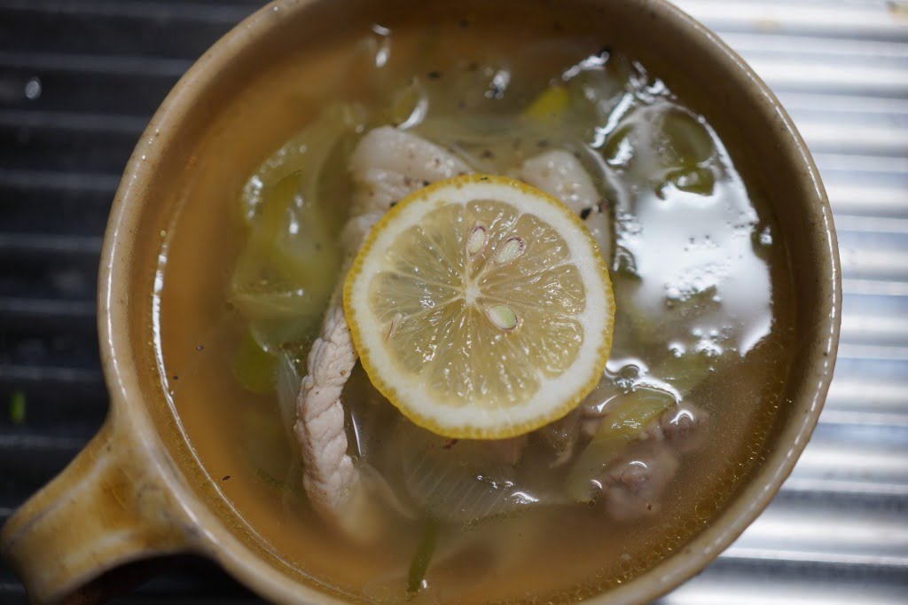 朝食用、塩豚とねぎのレモンスープ