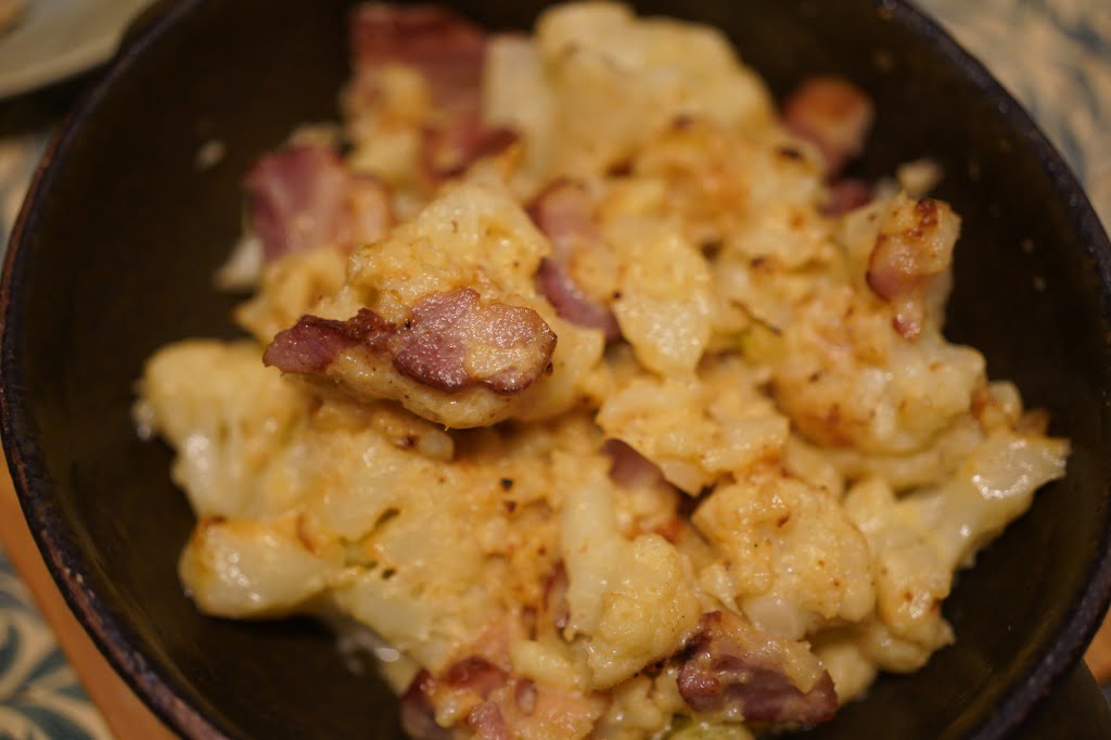 飛ぶほど美味い、カリフラワーとベーコンのクリームオーブン焼き