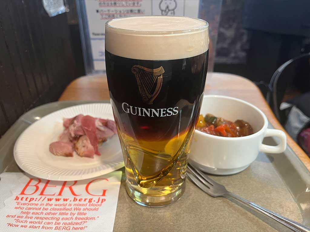 新宿・BERG、骨つきハムの日のリアルハーフ