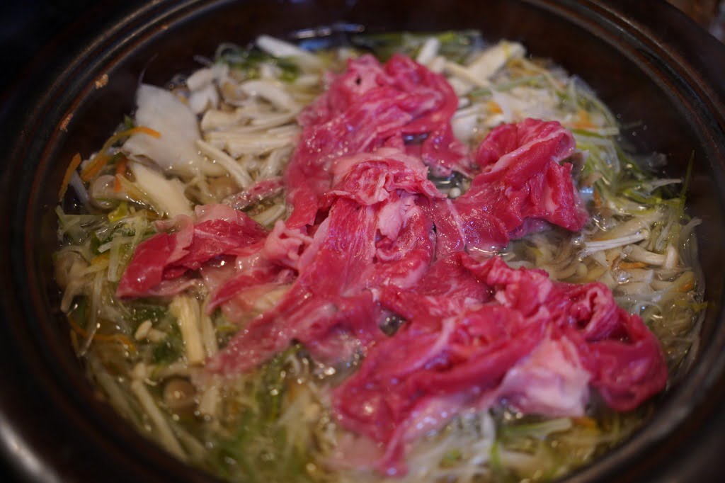 薬味キノコ山盛りの出汁しゃぶしゃぶ