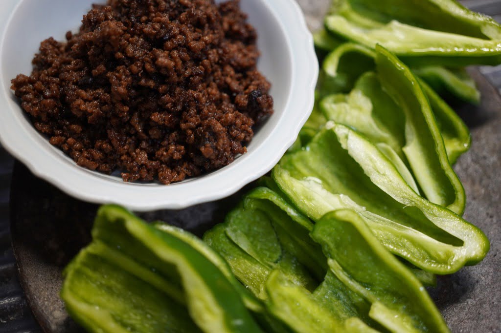 秒で居酒屋!パリパリピーマンと赤肉味噌
