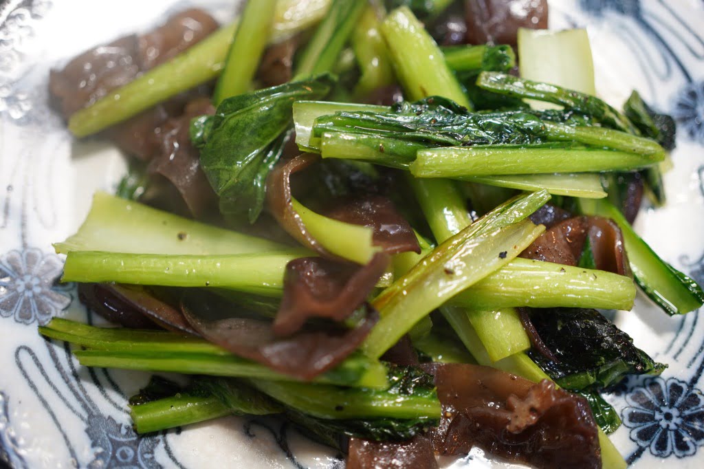 小松菜ときくらげの塩炒め