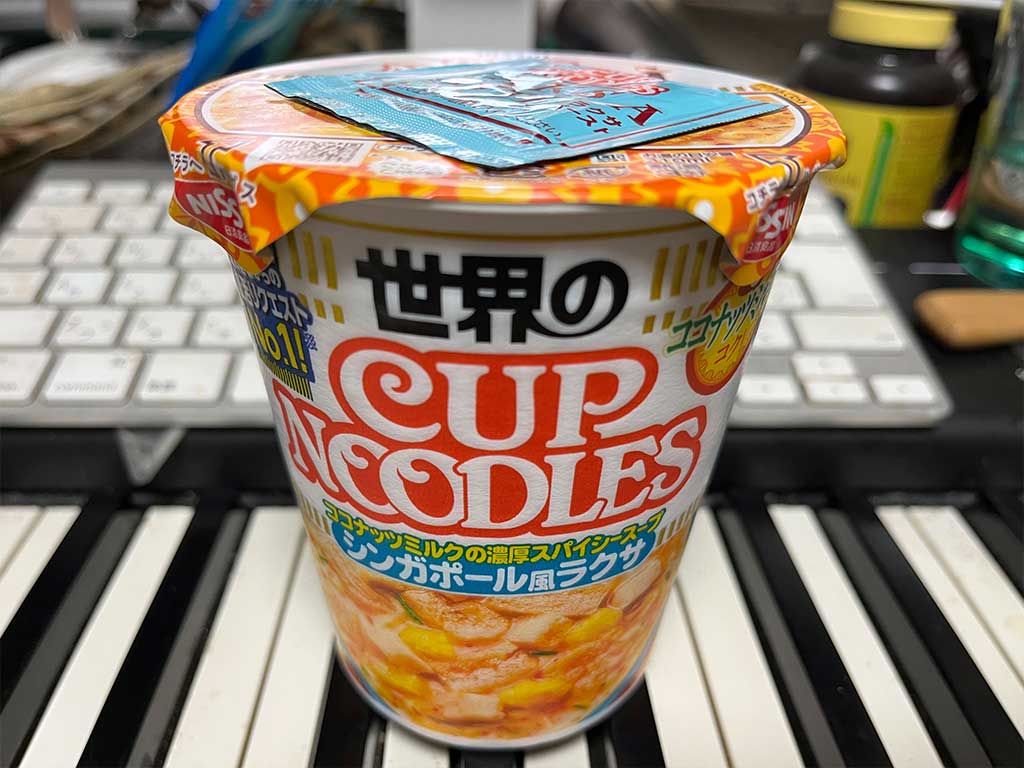 カップヌードル シンガポール風ラクサ