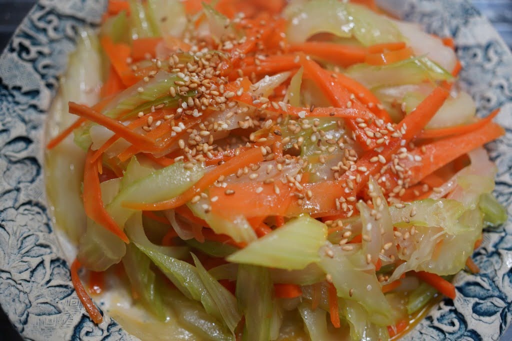 キャベツとにんじんの白だし蒸し焼き