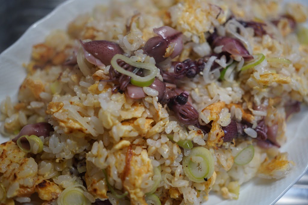 シンプルなホタルイカのチャーハン（味付けは塩だけ）