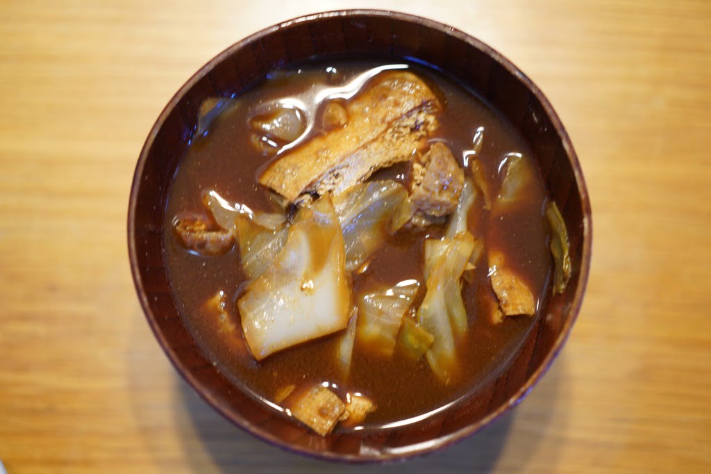 キャベツと油揚げの赤だし