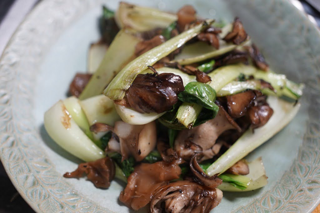青梗菜と黒舞茸の塩炒め