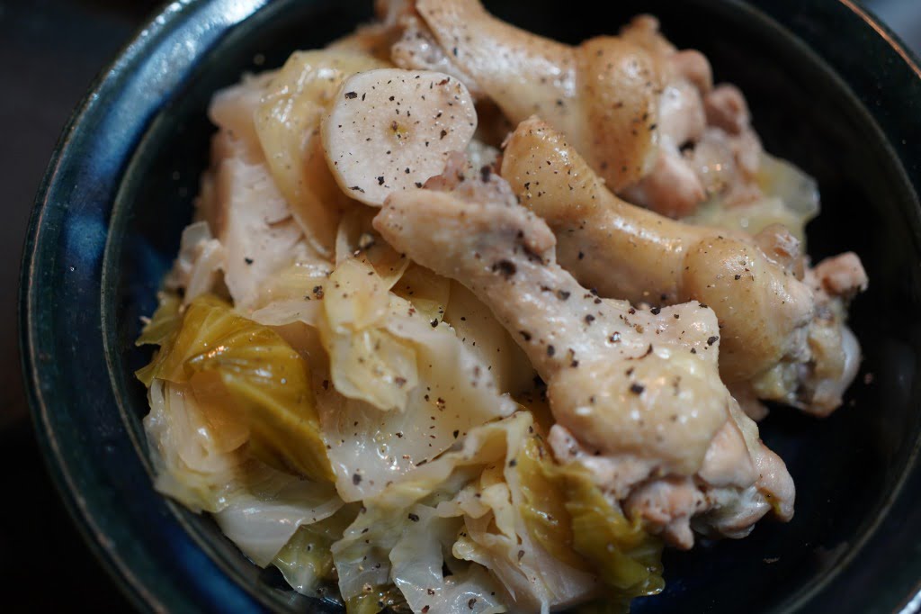 キャベツと鶏手羽元のくたくた白ワイン煮